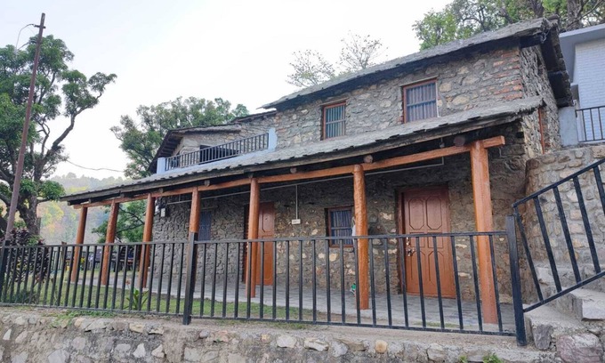 Bullawala Cottage | Wood Valley in the foothill of Himalayas.