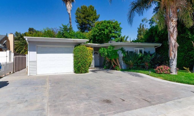 Woodland Hills House | Woodland Hills Charmer