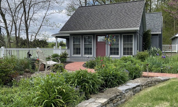 Reedsville Cottage | Woodland Sugar Shack -Quiet Country Getaway