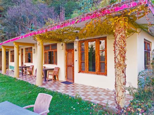 Gushaini House | WoodRose Ecostay - Couple's Favourite