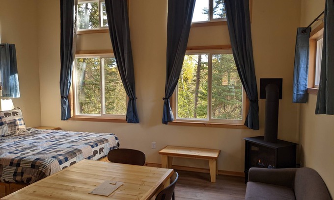 South Range Cabin | Woodsy Personal Retreat Cabin - "Gratitude"