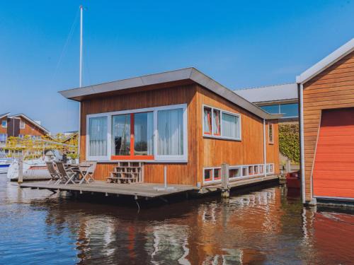 Municipality of Uitgeest House | Woonark De Woude
