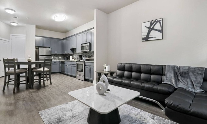 Nassau Bay Apartment | Work-Life Retreat w/Pond View | Near Clear Lake