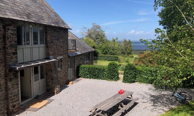 Porlock Weir Cottage | WORTHY BARN, pet friendly, country holiday cottage in Porlock Weir