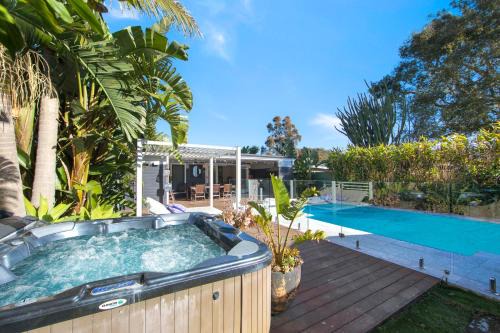 Woy Woy House | Woy Woy Staycation - Heated Pool & Hot Tub & BBQ & Pizza Oven & Arcade Game & Pool Table