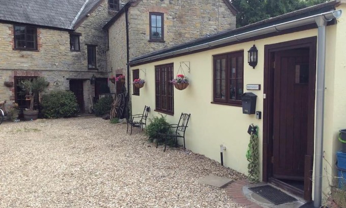 Smallridge House | Wrens Nest