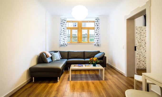 Gruna Apartment | Wunderschöne Wohnung in sanierter Villa! incl WIFI