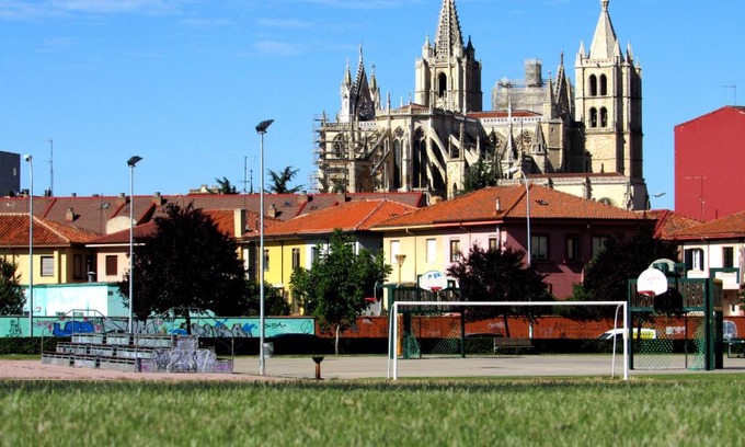 Leon Apartment | www Parques de la Catedral travel com Parking privado Gratis