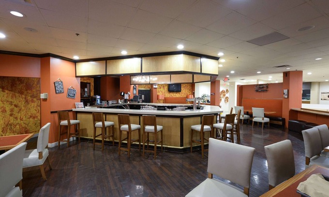 Crosswoods Hotel | Wyndham Columbus