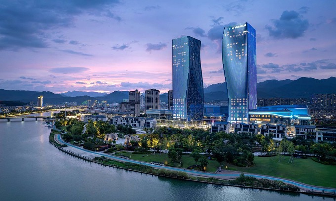 Longquan Hotel | Wyndham Longquan Downtown