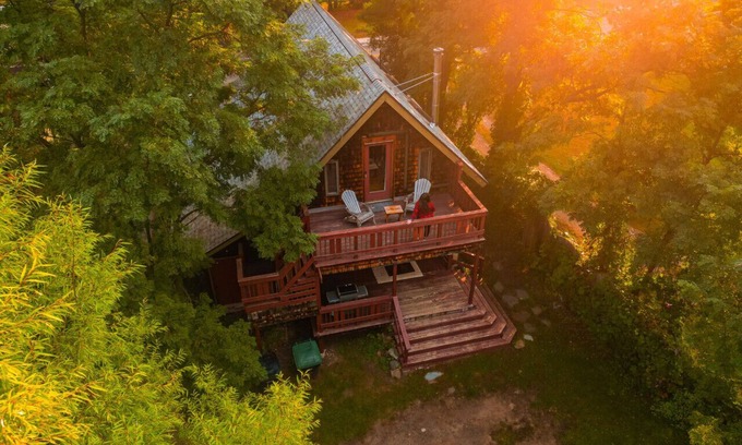 Keene Apartment | Xplorer II - Keene | Modernized Private Apartment in Town | Centrally Located to Major Trailheads
