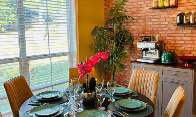 Daphne House | Xquisite Nook, the ideal getaway in Daphne, AL!