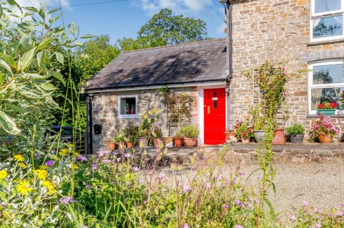 Llanybydder House | Y Cwtch