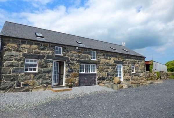 Rhyd-y-clafdy House | Y Stabal