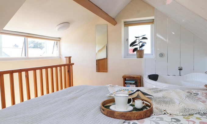 Criccieth House | Y Stabl