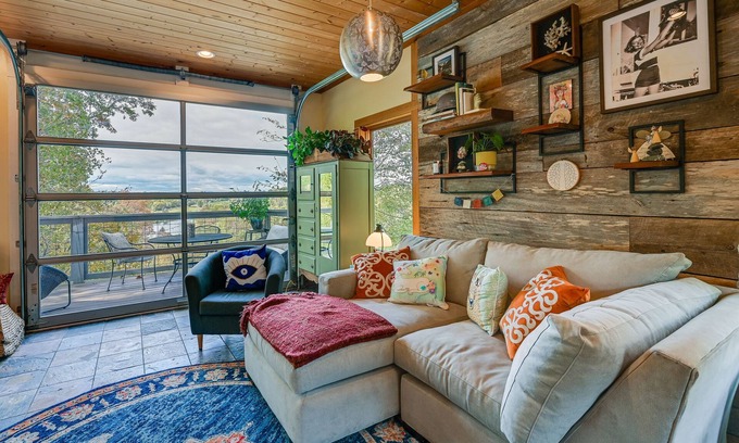Stokes Apartment | Yadkin River 'Treehouse'~ Miles of Trails On-Site