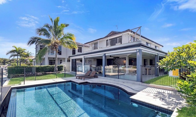 Mooloolaba House | YALL24-Waterfront Beauty Resort Style Private Home