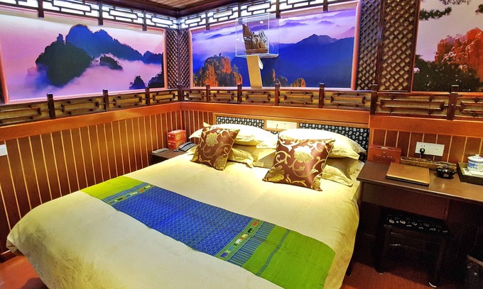 Ten Mile Gallery House | Yangshuo Li River Gallery Lodge