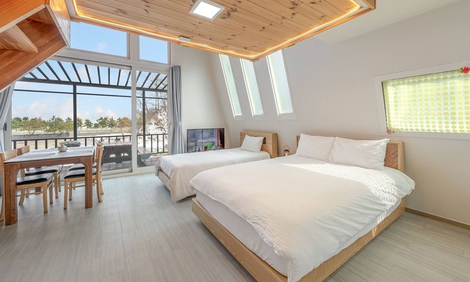 Sokcho House | Yangyang Sunrise and Sunset Private Pens
