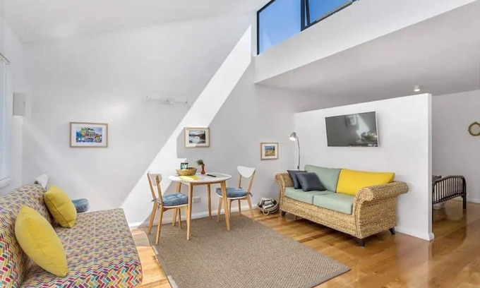 North Hobart Apartment | Yardley on Argyle - One Bedroom Apartment, Sleeps 4