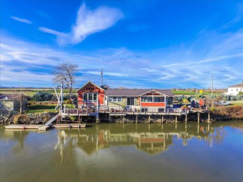 Isleton House | Year-round fishing, boating, birding, 1 hr from SF