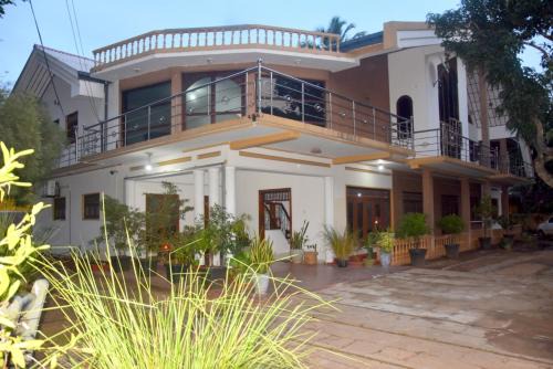 New Town House | Yellow Birds Resort