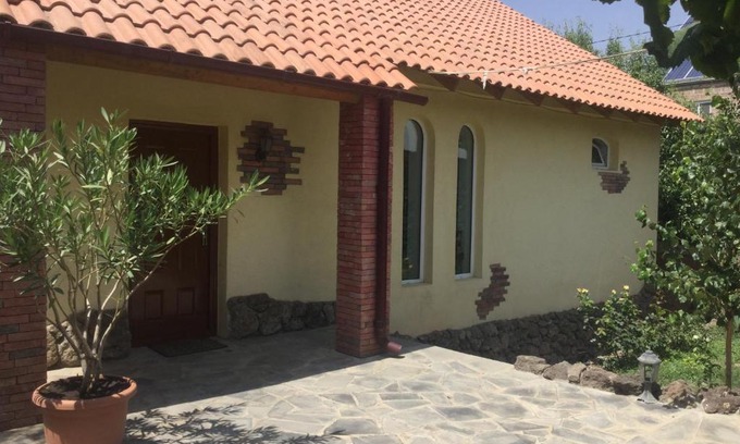 Parpi House | Yellow Guest House