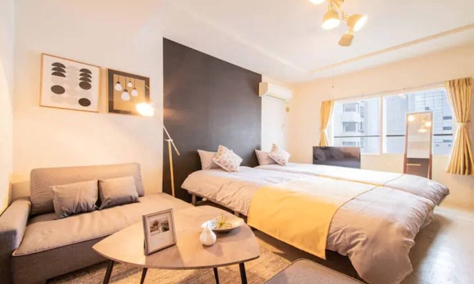 Chuo-ku Apartment | Yellow