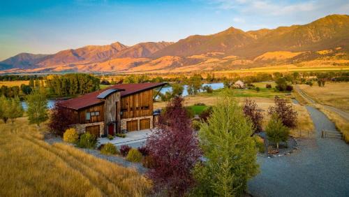 Livingston House | Yellowstone Beach Club