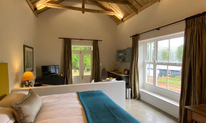 Curry's Post Apartment | Yellowwoods Farm - THE GOAT HOUSE