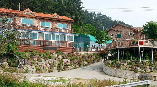 Yeonggwang House | Yeonggwang Chohyeon Pension