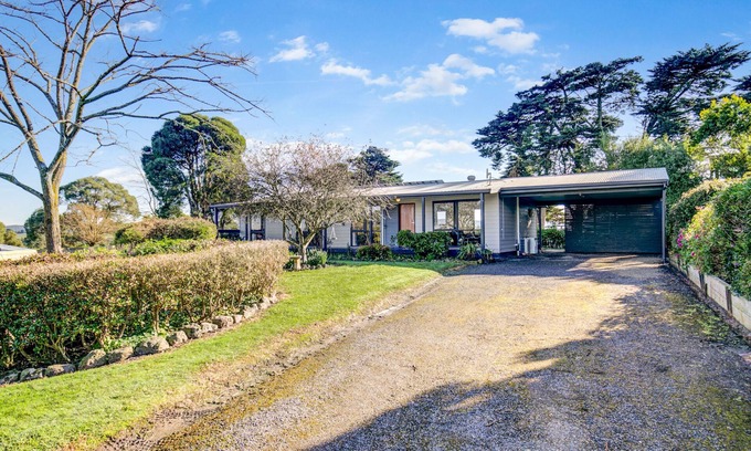 Coldstream House | YERING PARK COTTAGE - 3 bedroom home in the heart of the Yarra Valley
