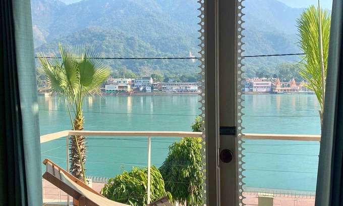 Rishikesh Hotel | Yog Niketan by Sanskriti