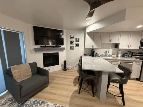 Yosemite West Hotel | Yosemite West Retreat B105