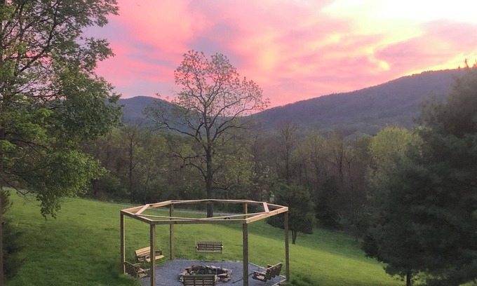 Mathias Cabin | You Can't Beat the Mountain Views from Sunset Ridge -Privacy and Seclusion!