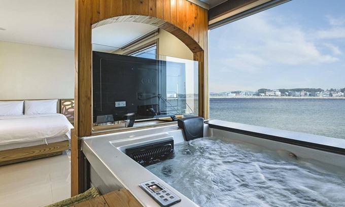 Suwon House | Youngheungdo Duniaspa Pension