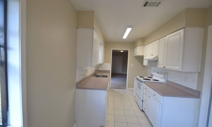 Fairfield House | .Your BEAUTIFUL PLACE TO CALL HOME NO CREDIT CHECK* Comfortable 3 bed, 2 bath home.