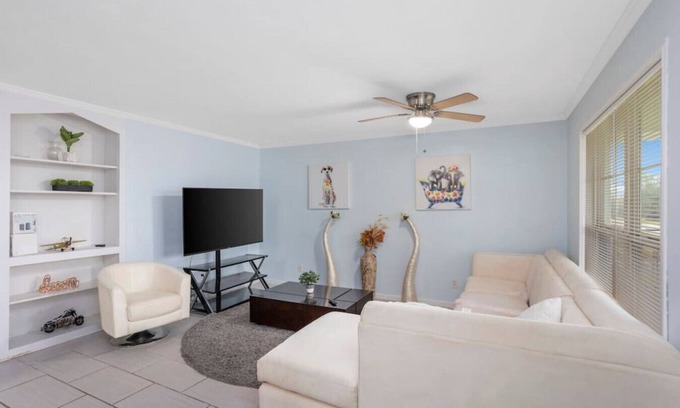 Iowa Apartment | Your Chillax Cozy Spot to Unwind n Recharge - HAR4