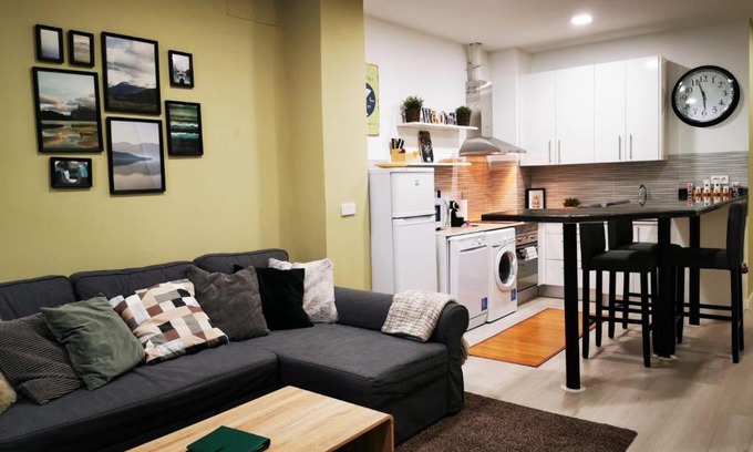 Palos de la Frontera Apartment | Your comfy stay in the Center of Madrid w parking