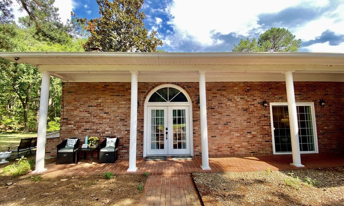 Hot Springs Village Villa | Your Creekside Villa Experience: Relax and Refresh. Brookhill Ranch Area!