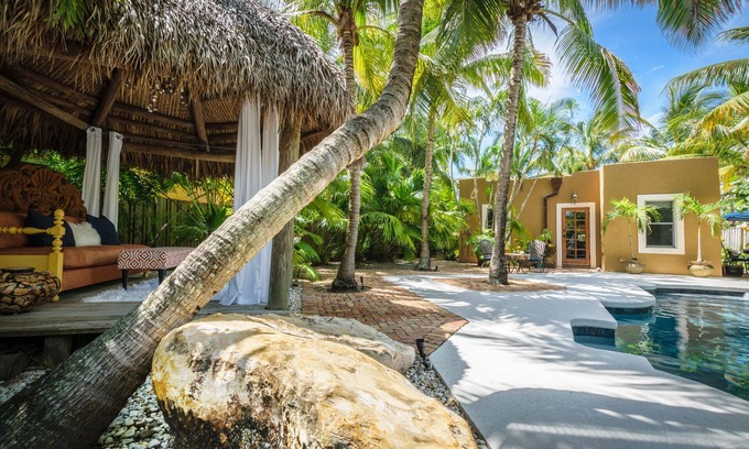 Bel Air House | Your Dream Vacation with Private Pool & Hot tub - Perfect for the Holidays