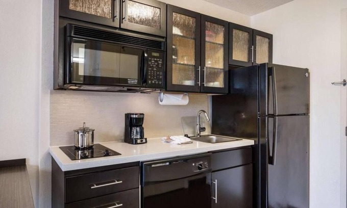 Schiller Park Hotel | Your Home Away From Home! Pet-friendly Property, Full Kitchen, Free Shuttle!