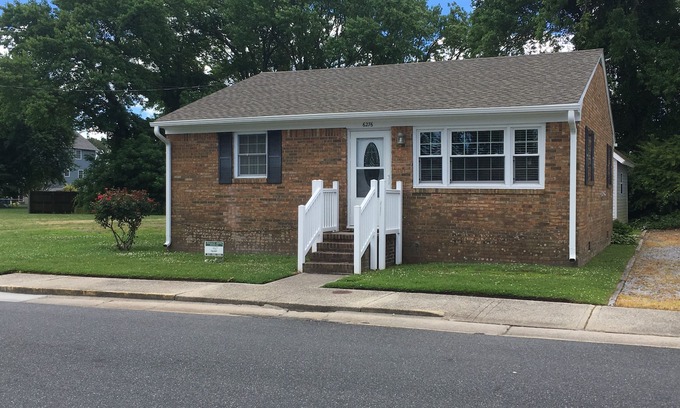 Chincoteague House | Your Memorable Island Vacation Starts Where the Sidewalk Ends!