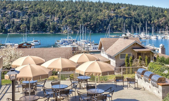 Deer Harbor Resort | Your own personal outdoor hot tub!