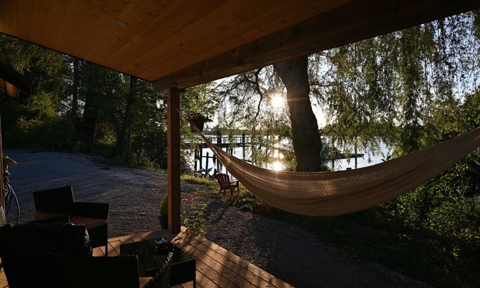 Langley Cottage | Your own private cottage on the mighty Fraser River!