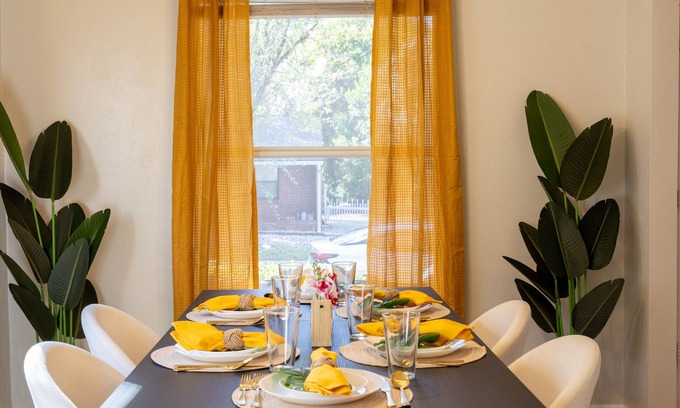 Gainesville House | Your UF Getaway: 1 Block from Campus & Stadium - 4 BD Haven