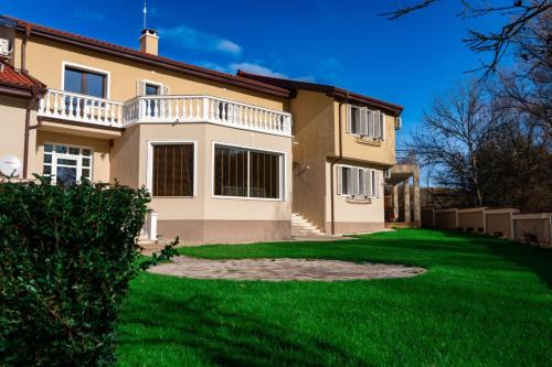 Rakitnitsa House | Youtopia Riverside