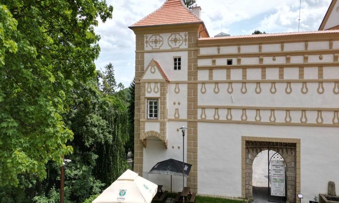 Racice-Pistovice Apartment | Zámek Castle Račice - Předzámčí Forecastle