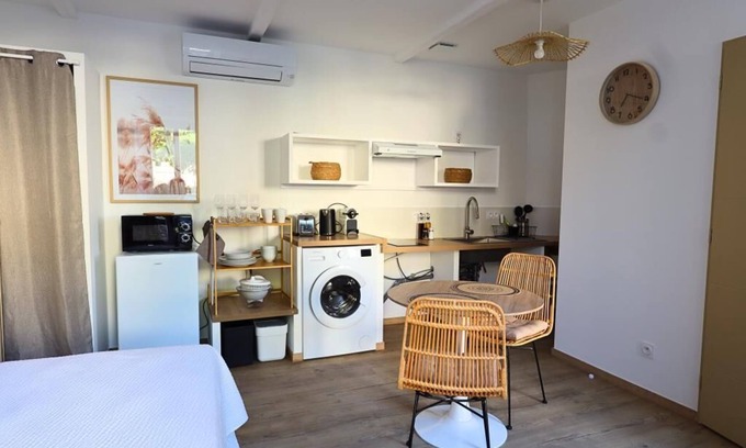 Camaret-sur-Aigues Apartment | Zen & Accessible Cocoon