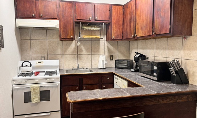 West Riverside Apartment | Zen Retreat great location - Tulane & Loyola - off Magazine St.